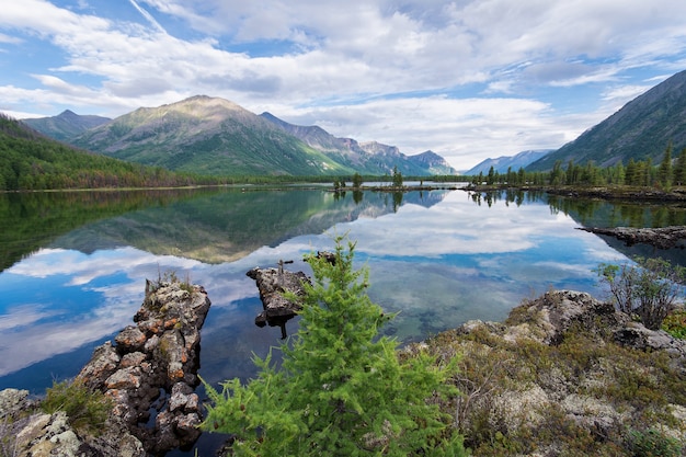 Foto prachtig meer wijd panorama