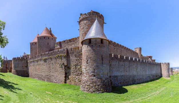Prachtig panoramisch uitzicht op de middeleeuwse stad Carcassonne in de Aude in Frankrijk