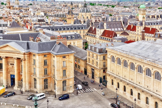 Prachtig panoramisch uitzicht over Parijs vanaf het dak van het Pantheon Uitzicht op de Universiteit van Parijs