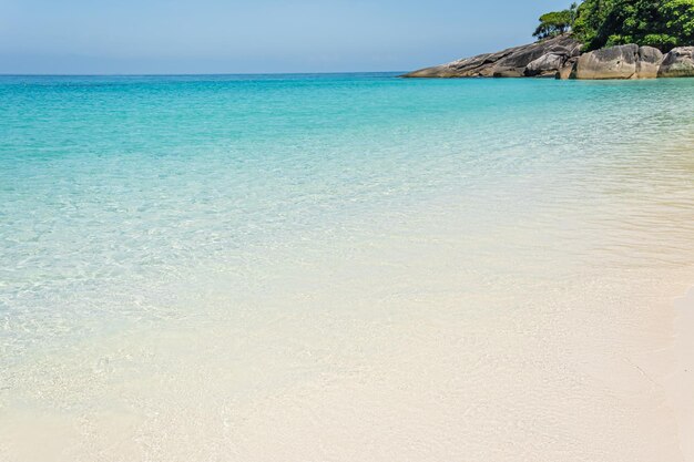 Prachtig strand en zee Koh Miang eiland No4 in Mu Ko Similan National Park Phang Nga Thailand