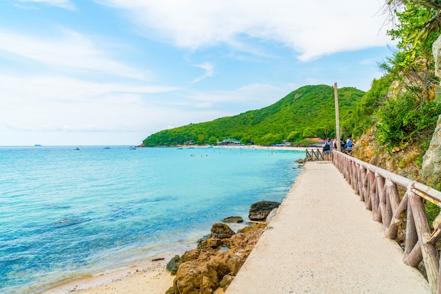 prachtig tropisch strand bij Koh Larn in Pattaya