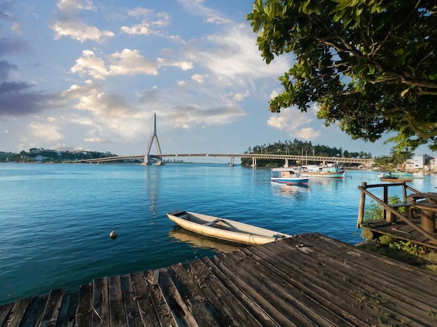 Prachtig uitzicht met de tuibrug Jorge Amado Bridge in Ilheus Bahia Brazilië