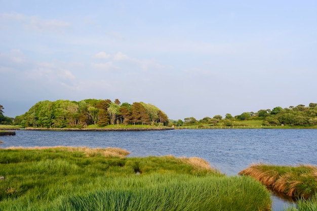 Prachtig uitzicht op Clew Bay in de zomer