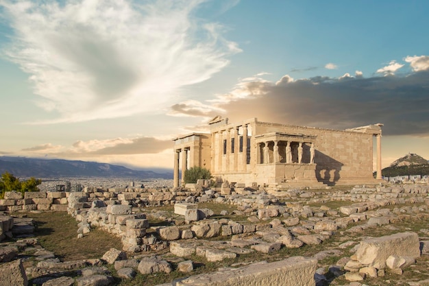 Prachtig uitzicht op de Akropolis en het Erechteion in Athene, Griekenland