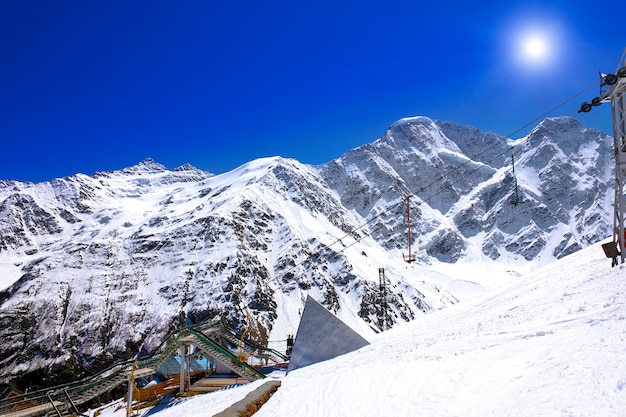 Prachtig uitzicht op de bergen in het Elbrus-gebied.Europa