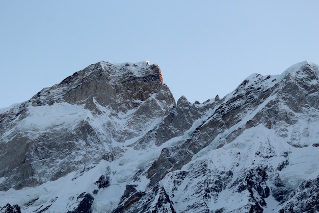 Foto prachtig uitzicht op de bergen van kedarnath, uttarakhand