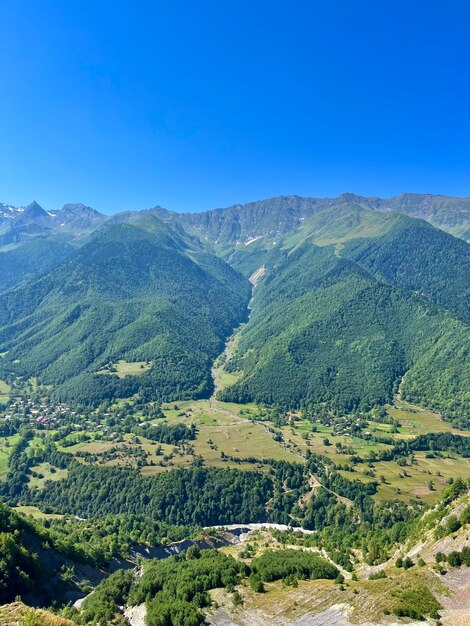 Prachtig uitzicht op de bergvallei.