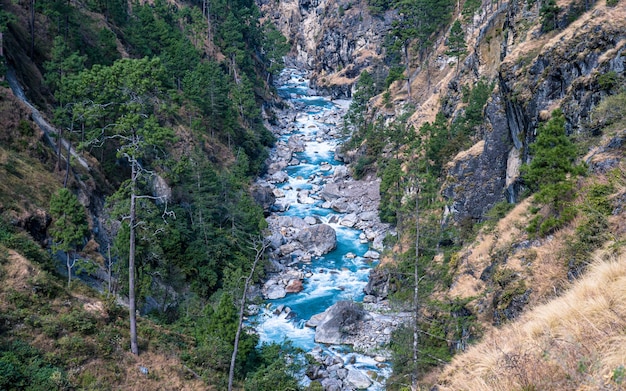 prachtig uitzicht op de Budi Gandagi-rivier in Gorkha, Nepal.