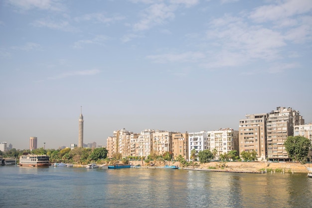 Prachtig uitzicht op de gebouwen aan de waterkant in Caïro, Egypte