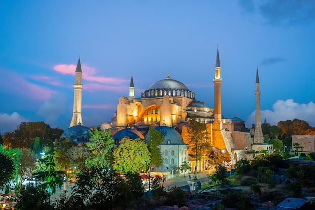 Prachtig uitzicht op de Hagia Sophia in Istanbul, Turkije vanaf bovenaanzicht