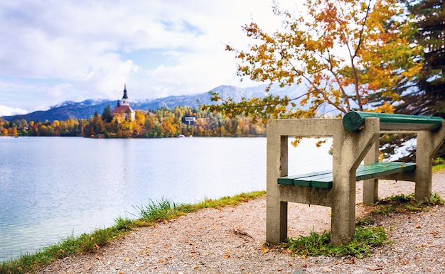 Prachtig uitzicht op de herfst van het meer van Bled in Slovenië, Europa