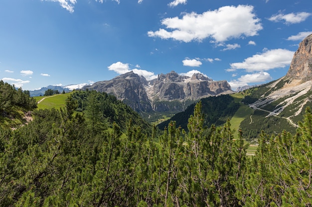 Prachtig uitzicht op de Italiaanse Dolomieten. Italiaanse Alpen, Colfosco - Alta Badia.