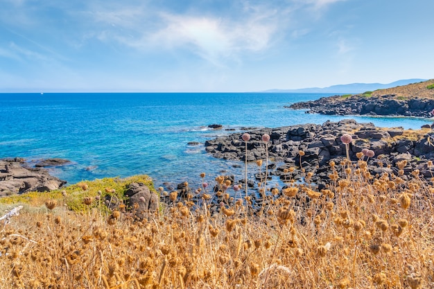 Prachtig uitzicht op de Italiaanse kust in Sardinië.