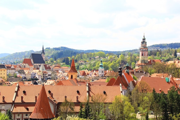 Prachtig uitzicht op de kerk en het kasteel in Cesky Krumlov, Tsjechië