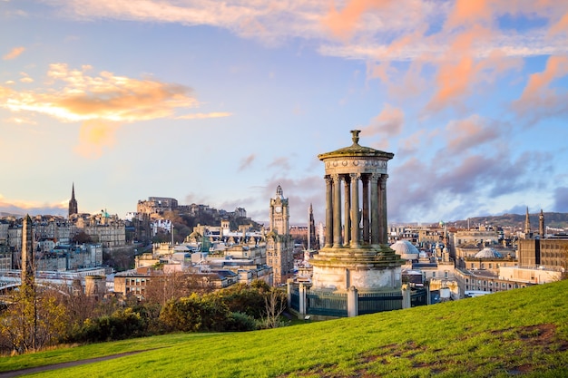 Prachtig uitzicht op de oude binnenstad van Edinburgh