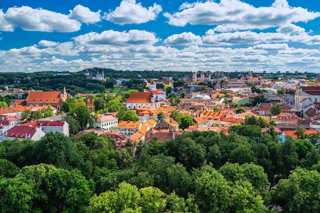 Prachtig uitzicht op de oude binnenstad van Vilnius