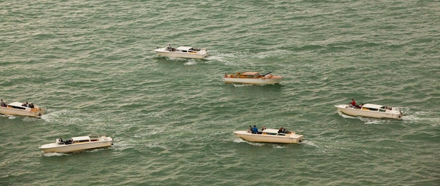 prachtig uitzicht op de stad aan de wateren van Ventia in Italië