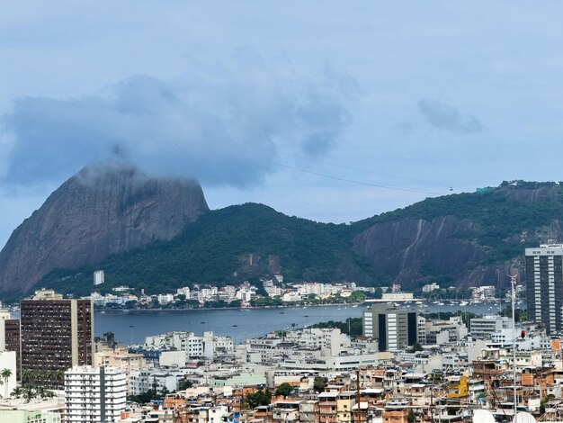 Foto prachtig uitzicht op de suikerbroodberg morro do pao de acucar baia de guanabara