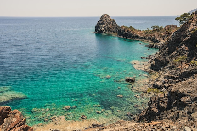 Prachtig uitzicht op de turquoise waterbaai in Cirali, Lycian Way, regio Antalia, Turkije