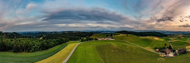 Foto prachtig uitzicht op een landbouwveld tegen de lucht