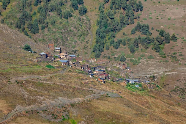 Prachtig uitzicht op het hooglanddorp in Tusheti, Georgiga. Reis