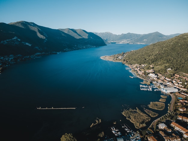 Prachtig uitzicht op het iseomeer vanuit een drone