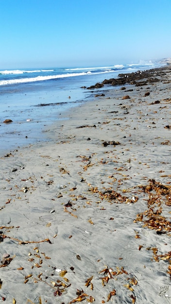 Prachtig uitzicht op het strand tegen de hemel