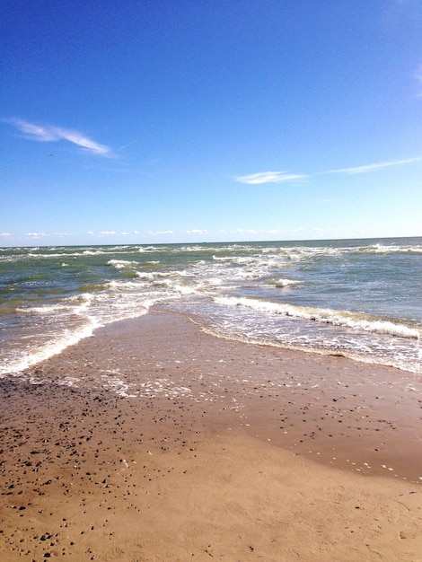 Prachtig uitzicht op het strand tegen de hemel