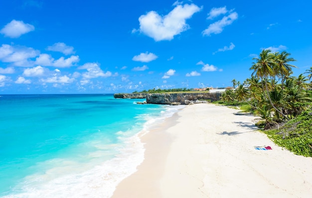 Prachtig uitzicht op het strand van Paradise op het Caribische eiland Barbados