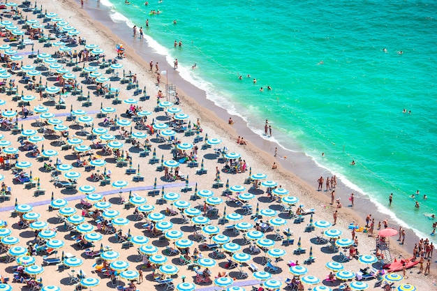 Prachtig uitzicht op het volledige strand