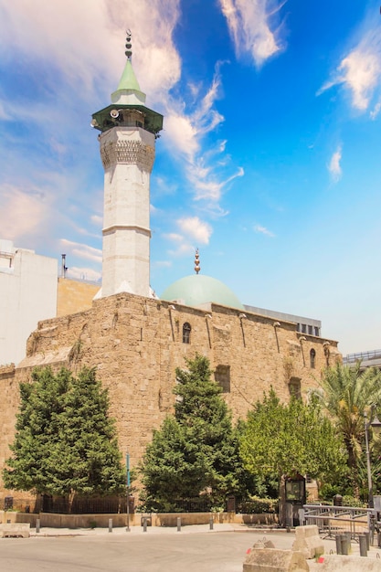 Prachtig uitzicht op Mansour Assaf - moskee en het centrum van Beiroet, Libanon