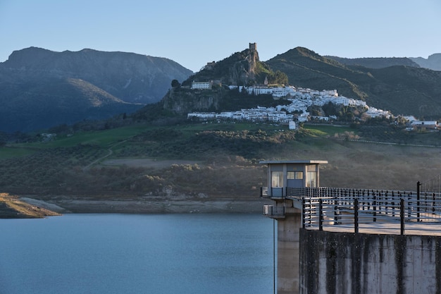 Prachtig uitzicht op Zahara de la Sierra in Cadiz, Spanje