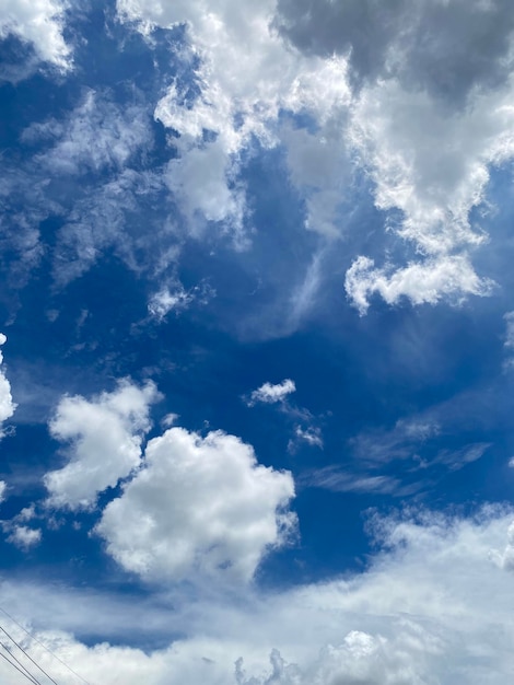 Foto prachtig wolkenlandschap op blauwe lucht