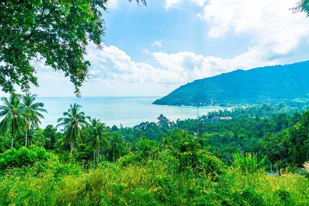 prachtig zeezicht op de oceaan bij het uitkijkpunt Naern Thae Wada in Nakhon Si Thammarat, Thailand