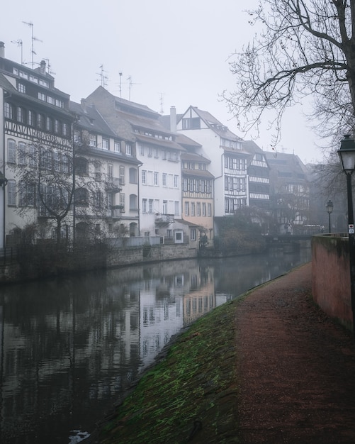 Prachtig zicht op de huizen op een rij in Straatsburg