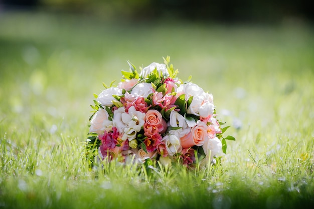 Prachtig zomerboeket. Heldere bloemen