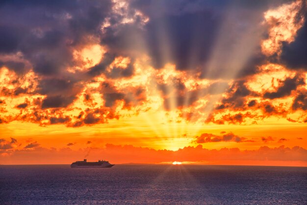 Prachtig zonsondergang landschap van Okinawa