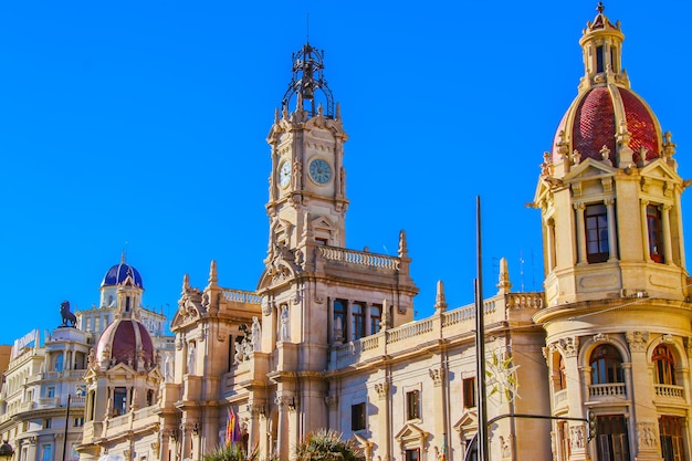 Prachtige architectuur van het centrale plein van Ayuntamiento in Valencia.