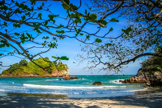 Prachtige baai aan de Thaise kust