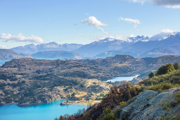 Prachtige bergen landschap langs onverharde weg carretera austral in het zuiden van patagonië, chili