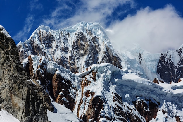 Prachtige berglandschappen in Cordillera Huayhuash, Peru, Zuid-Amerika