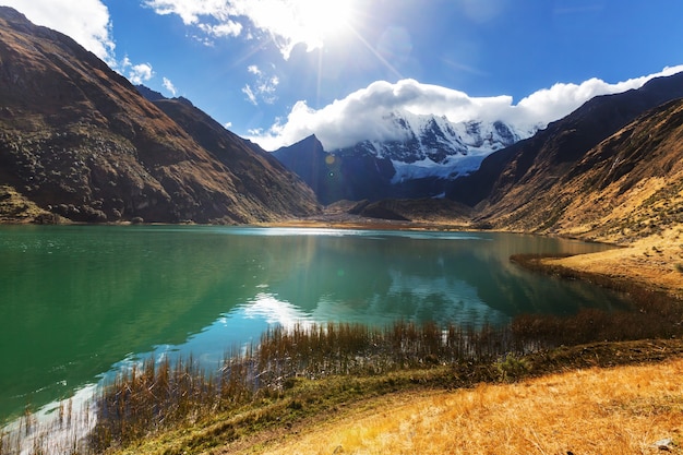 Prachtige berglandschappen in Cordillera Huayhuash, Peru, Zuid-Amerika