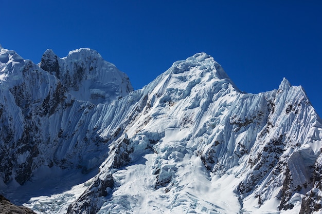 Prachtige berglandschappen in Cordillera Huayhuash, Peru, Zuid-Amerika