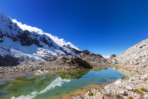 Prachtige berglandschappen in Cordillera Huayhuash, Peru, Zuid-Amerika