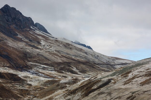 Prachtige berglandschappen in Cordillera Huayhuash, Peru, Zuid-Amerika