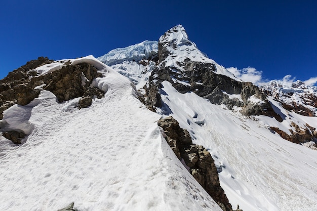 Prachtige berglandschappen in cordillera huayhuash, peru, zuid-amerika