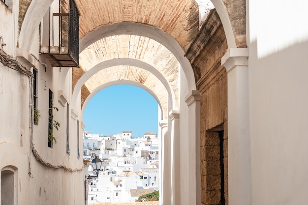 Prachtige bogen en witte huizen van vejer de la frontera cadiz andalusië