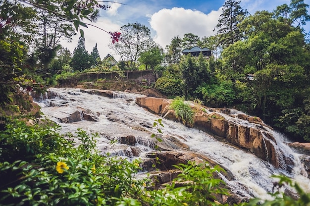 Prachtige camly waterval in da lat stad