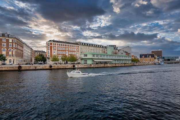 Prachtige grachten van Kopenhagen, de hoofdstad van Denemarken