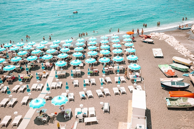 Prachtige kuststeden van italië - schilderachtig dorp amalfi aan de kust van amalfi